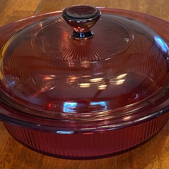 Vintage Vision Corning Ware 1 Quart V-31-B Cranberry Round Vegetable Dish W/Lid - Picture 1 of 3